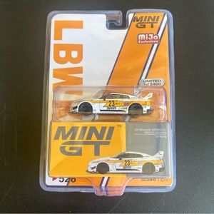 Mini GT Nissan GT-R